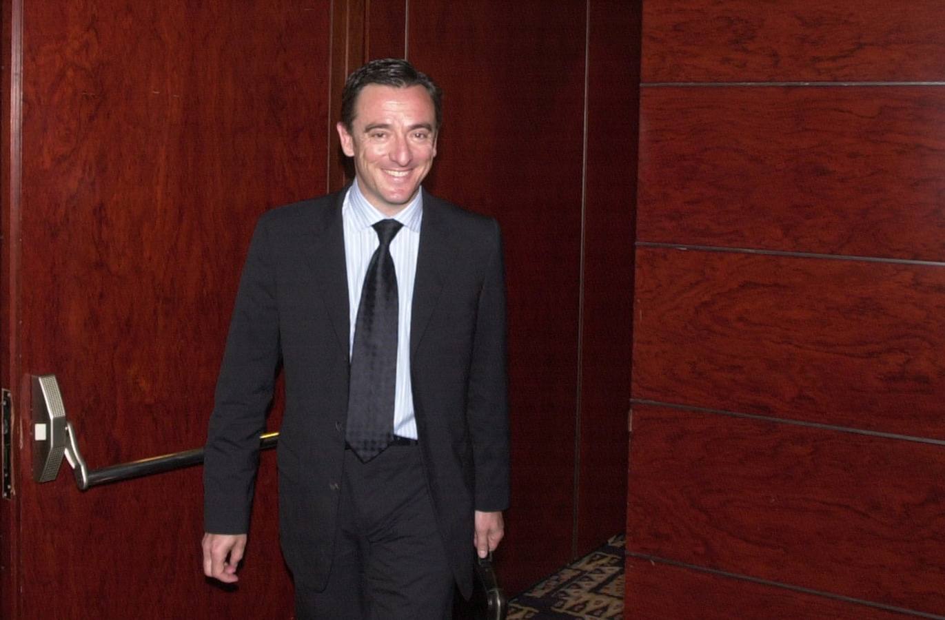 Durante la rueda de prensa de despedida del Valencia, en junio de 2004. 