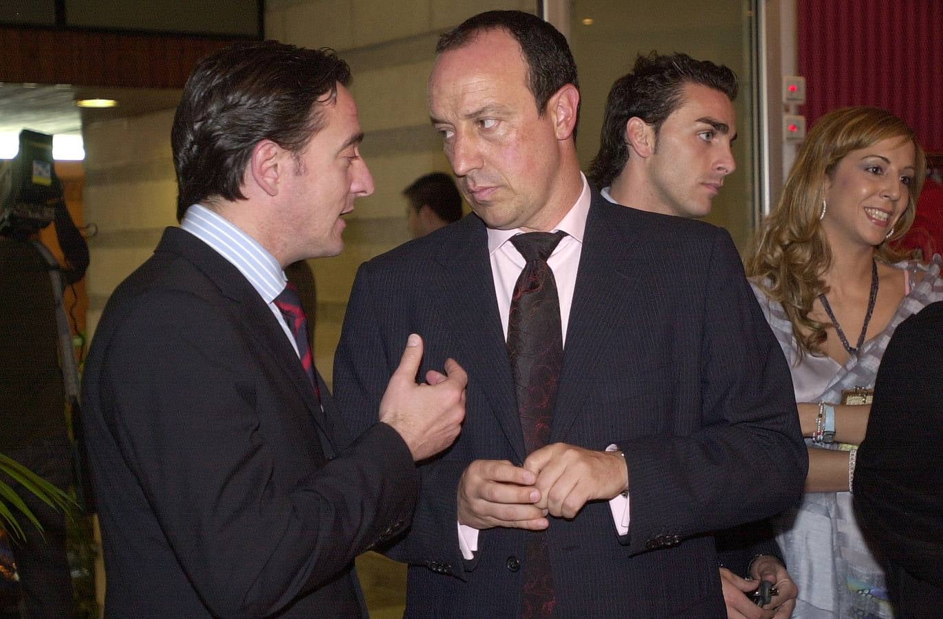 Con Rafa Benítez, celebrando el doblete, en mayo de 2004. 