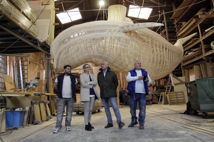 Una beluga de 9 metros de madera coronará expositor de Ocenaogràfic en Fitur