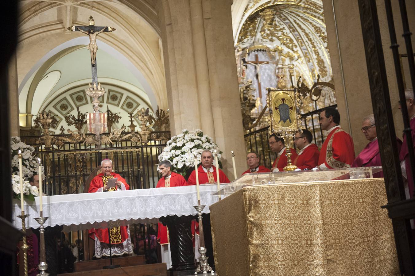 La Catedral reedita el ritual de cada año en el Monasterio de la Santa Faz