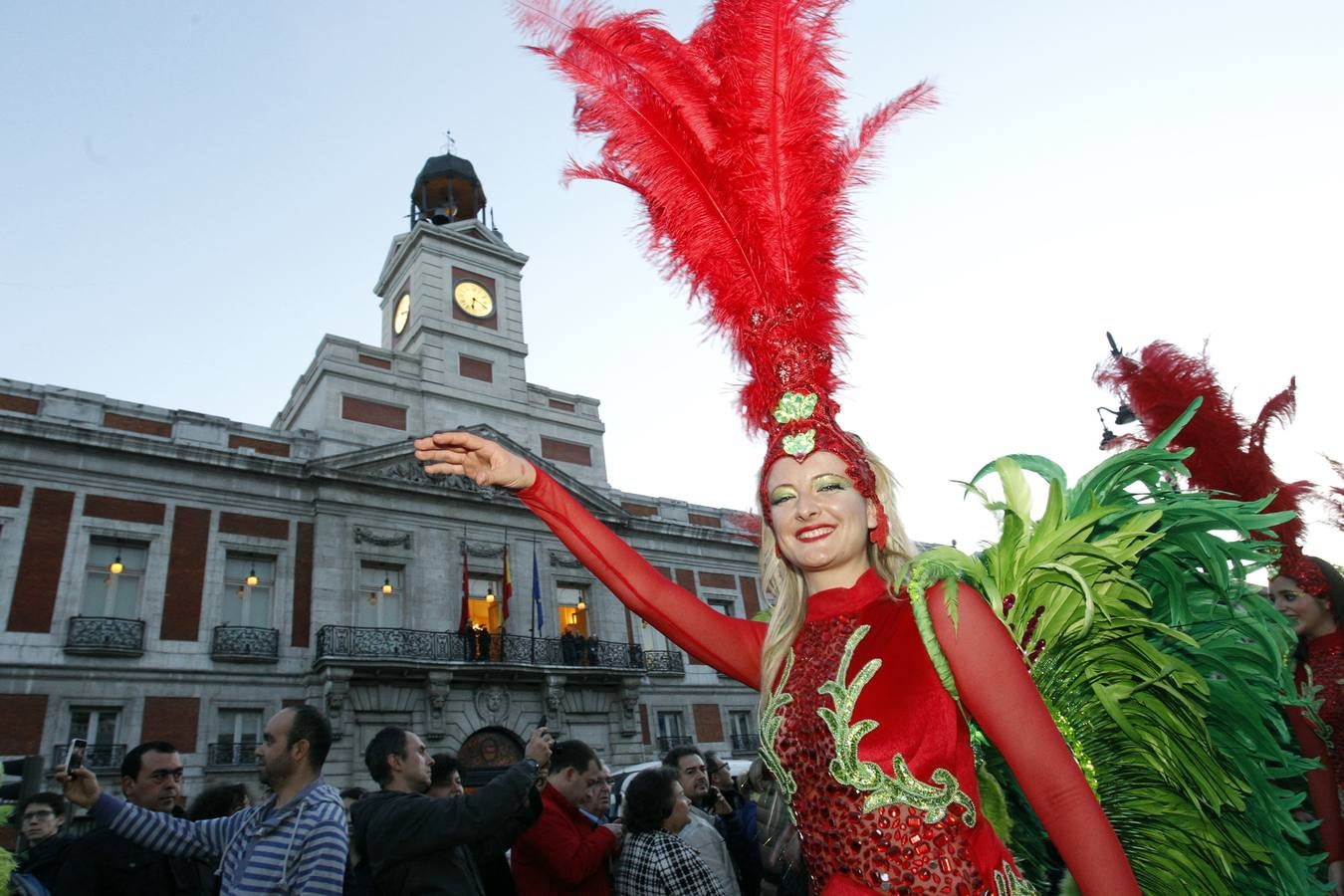 La fiesta de la provincia recorre el centro de Madrid