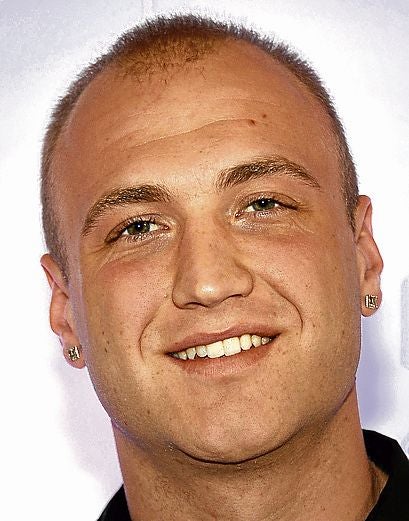 Nick Hogan. Al hijo del luchador Hulk Hogan le gusta más la velocidad que el ring. Ha tenido varios problemas con la Justicia por ir demasiado rápido y jactarse de ello. En 2007 participaba en una carrera ilegal cuando se estrelló. Fue a la cárcel