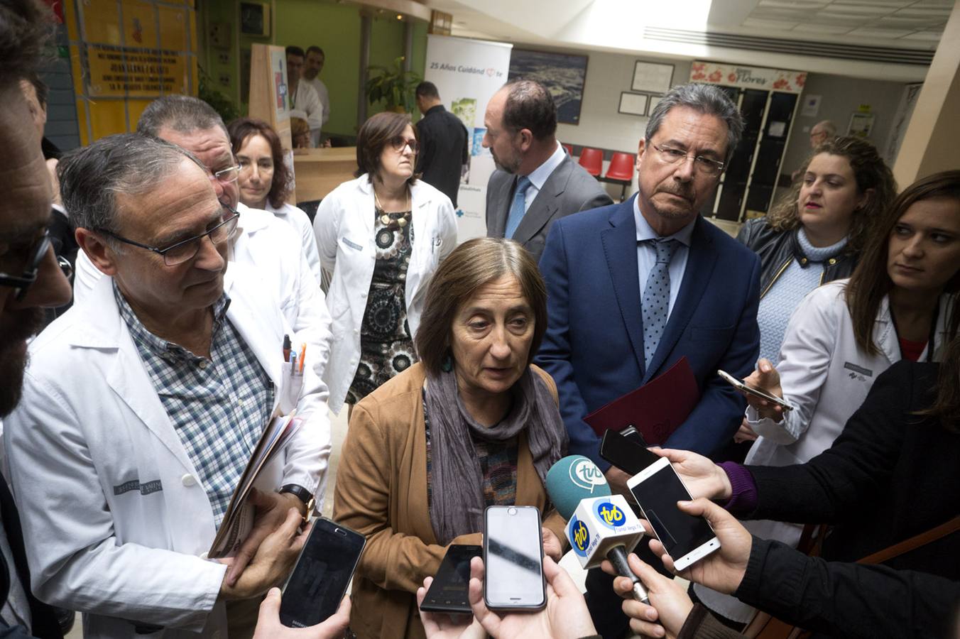 La secretaria autonómica, Dolores Salas, visita el Hospital de la Vega Baja por la ampliación de Urgencias