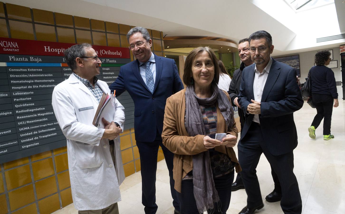 La secretaria autonómica, Dolores Salas, visita el Hospital de la Vega Baja por la ampliación de Urgencias