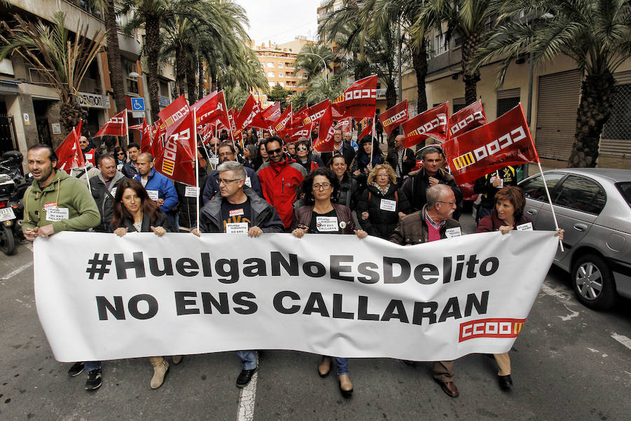 Los sindicatos y los partidos de izquierda piden que &quot;la huelga no sea delito&quot;