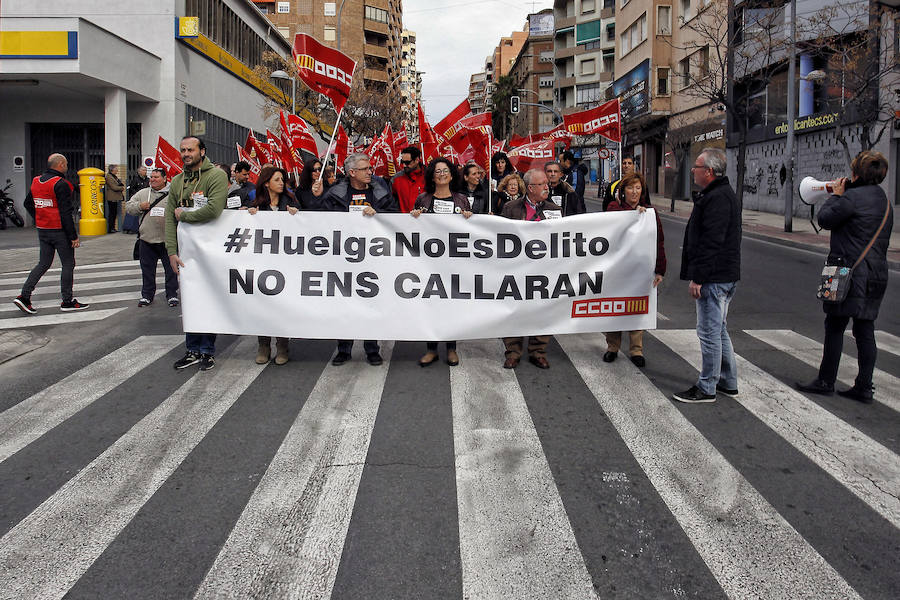 Los sindicatos y los partidos de izquierda piden que &quot;la huelga no sea delito&quot;