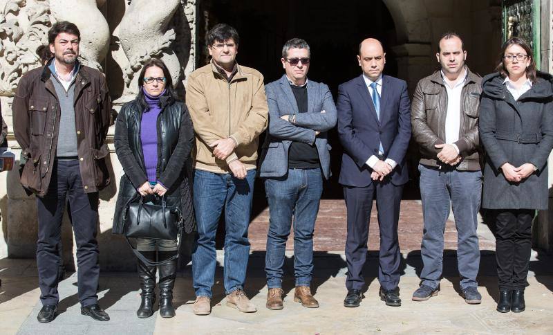 Minuto de silencio en el Ayuntamiento de Alicante por la última víctima de violencia de género