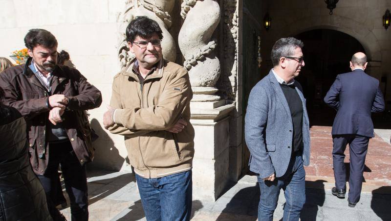 Minuto de silencio en el Ayuntamiento de Alicante por la última víctima de violencia de género