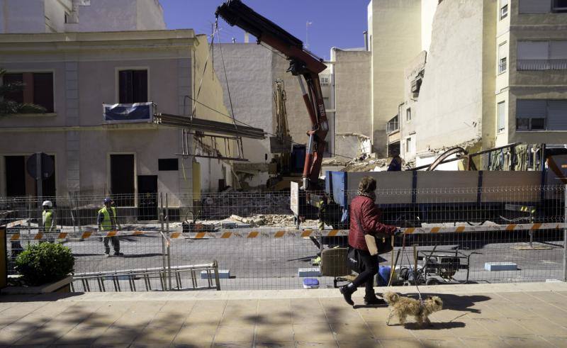 Comienza el derribo de las antiguas casas de los curas para ampliar el Ayuntamiento