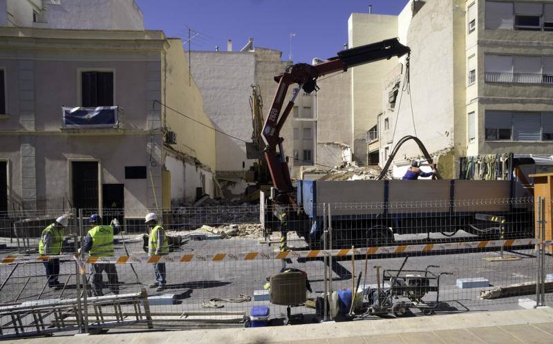 Comienza el derribo de las antiguas casas de los curas para ampliar el Ayuntamiento