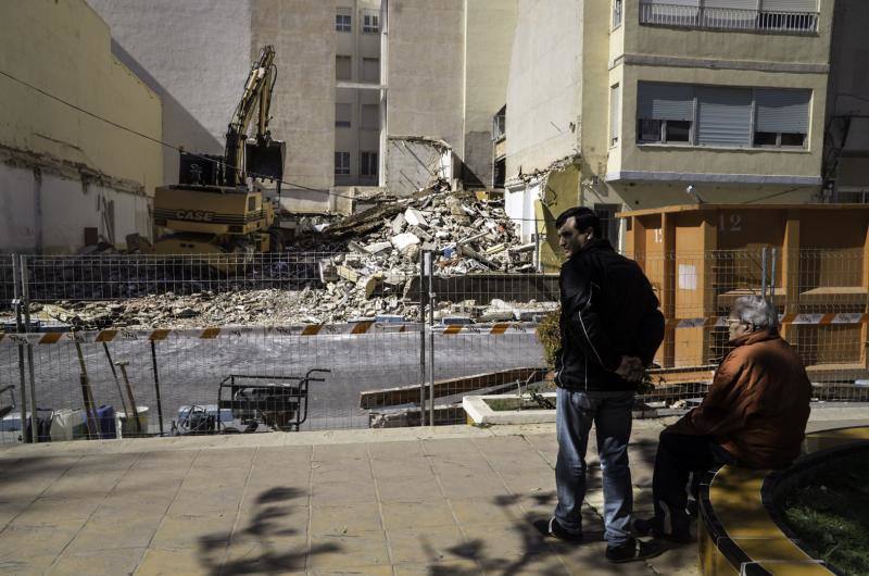 Comienza el derribo de las antiguas casas de los curas para ampliar el Ayuntamiento