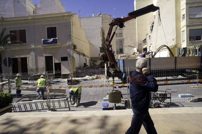 Comienza el derribo de las antiguas casas de los curas para ampliar el Ayuntamiento