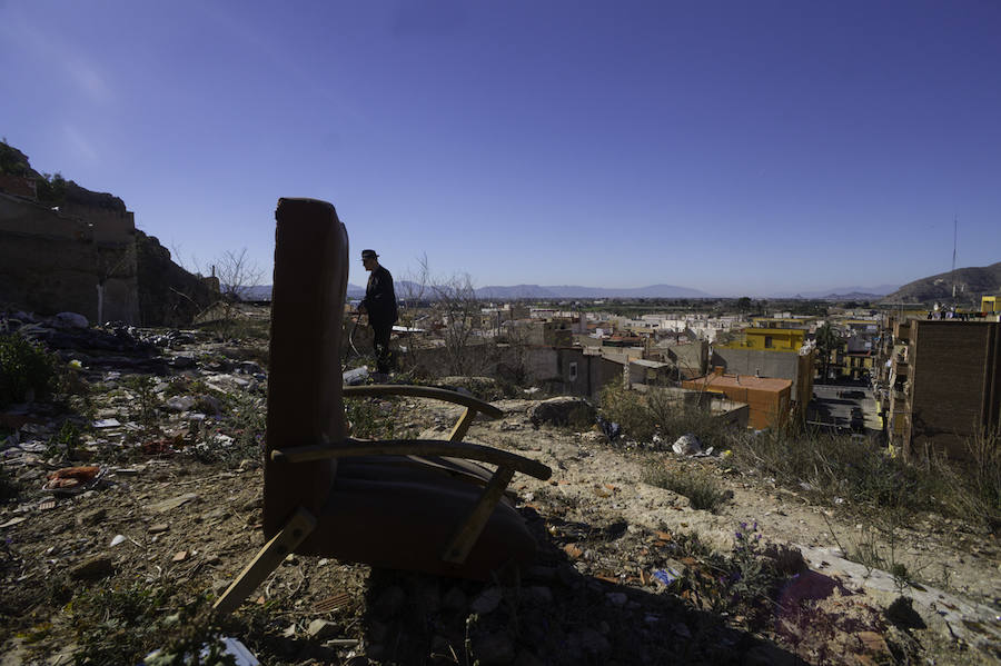 Acumulación de basura en la trasera de la Ermita de San Antonio de Capuchinos