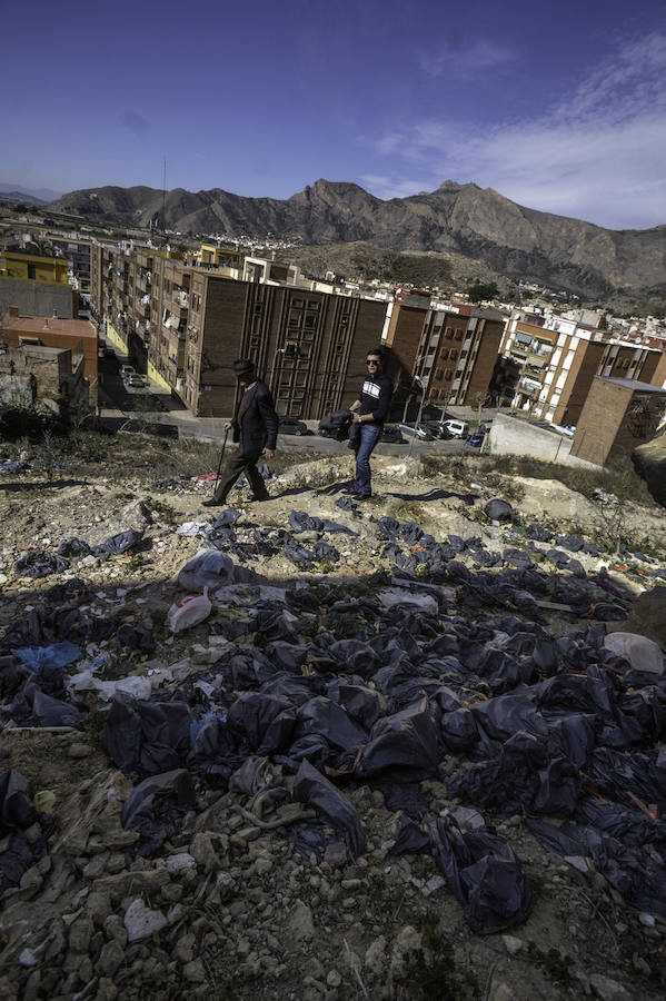 Acumulación de basura en la trasera de la Ermita de San Antonio de Capuchinos