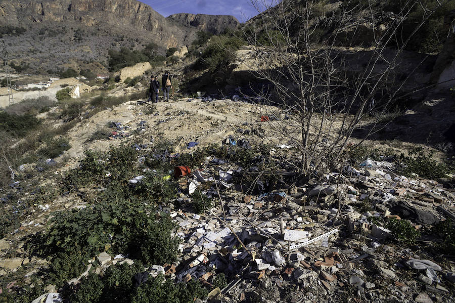 Acumulación de basura en la trasera de la Ermita de San Antonio de Capuchinos