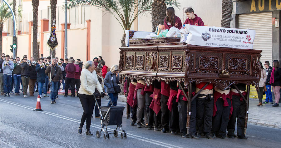 El Ecce Homo realiza un ensayo para recoger víveres