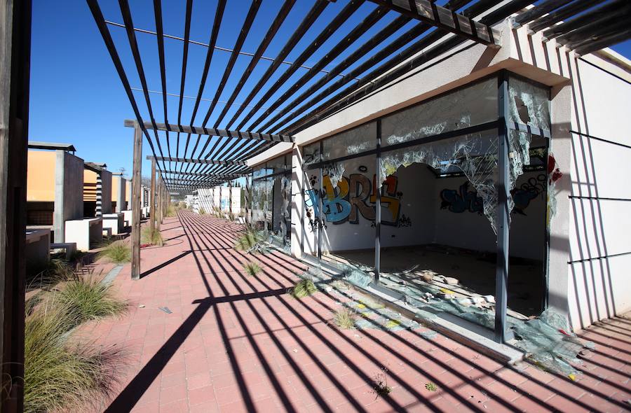 El Instituto Valenciano de la Paella, en ruinas una década después