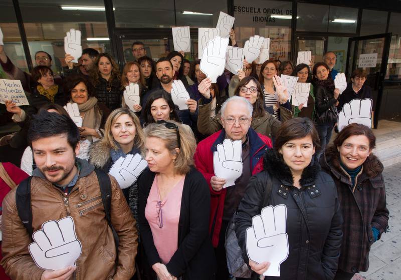 Protestas de profesores en las escuelas de idiomas de Alicante y Elche