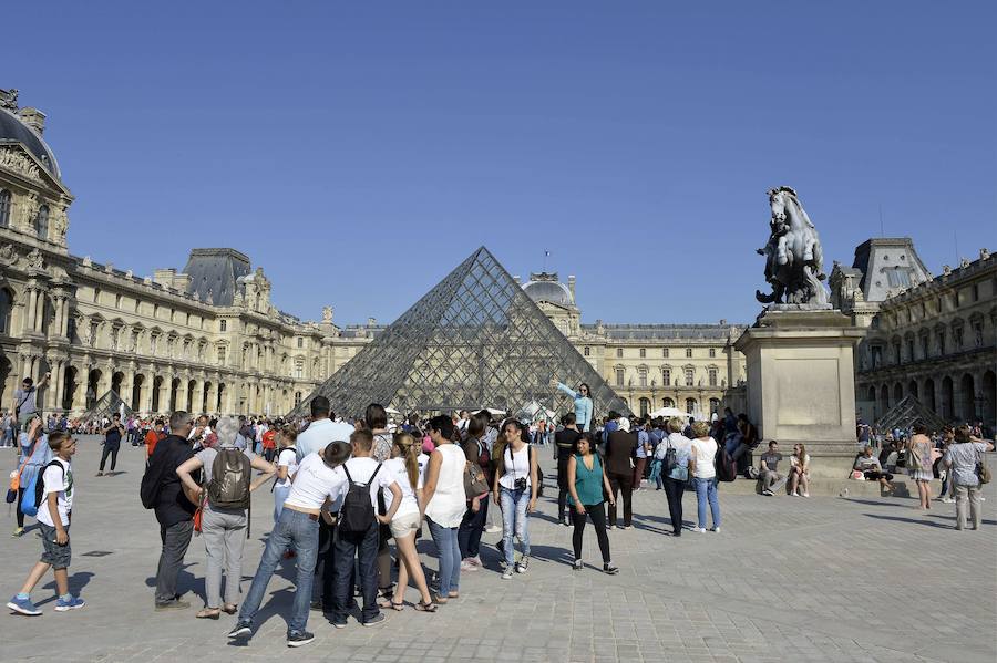 Paris busca turistas