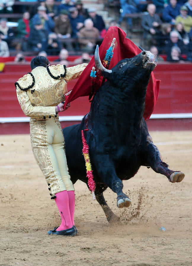 Fallas 2016: imágenes de la segunda corrida de la Feria de Fallas