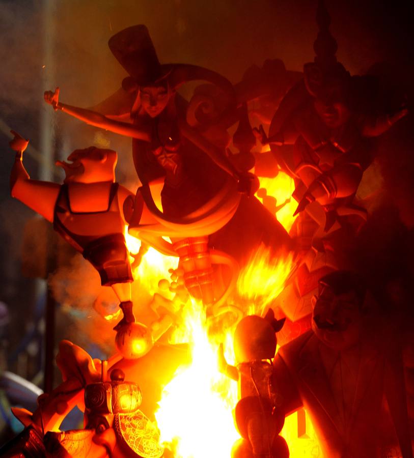 La cremà infantil de las Fallas 2016, en imágenes