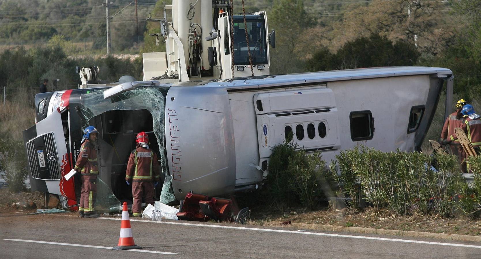 Catorce muertos en Tarragona en un accidente de un autobús que volvía de las Fallas