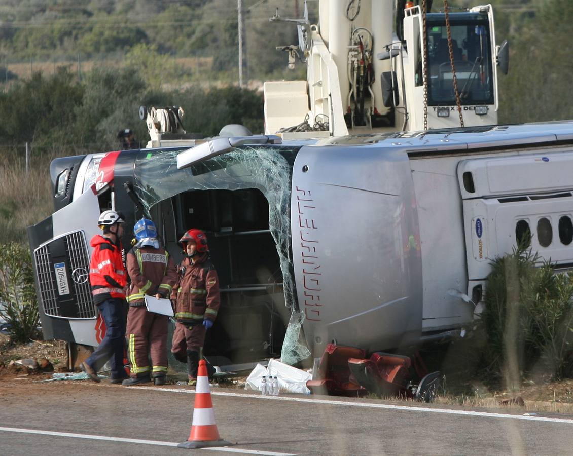 Catorce muertos en Tarragona en un accidente de un autobús que volvía de las Fallas