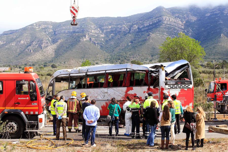 Catorce muertos en Tarragona en un accidente de un autobús que volvía de las Fallas