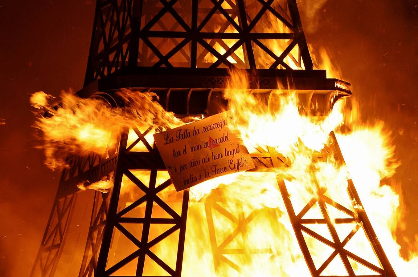Fallas 2016: La Cremà de las Fallas de Valencia