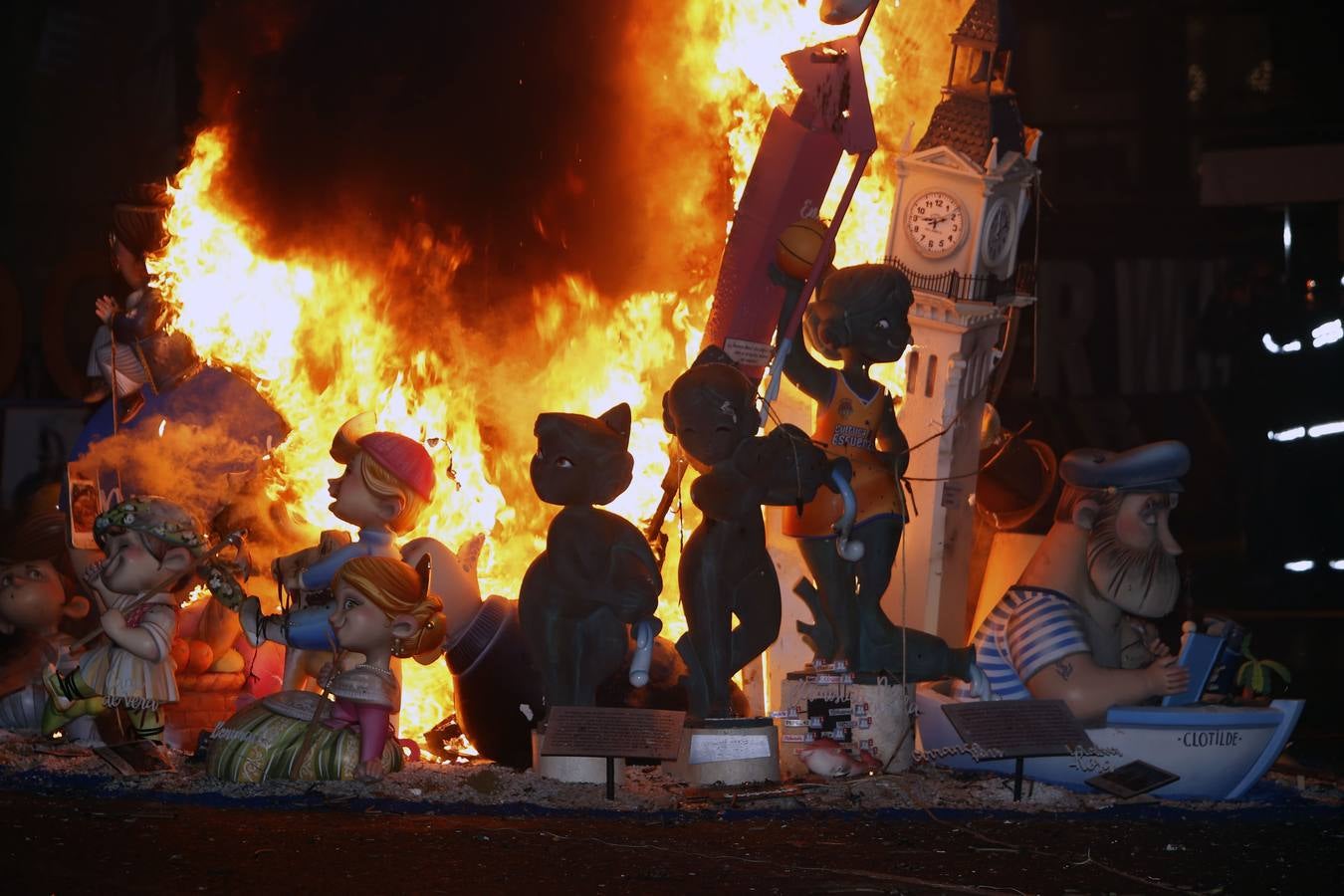 Fallas 2016: La cremà infantil municipal, en imágenes