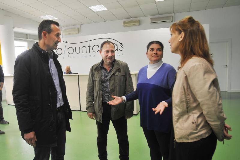 El alcalde de Elche visita la empresa A Puntadas