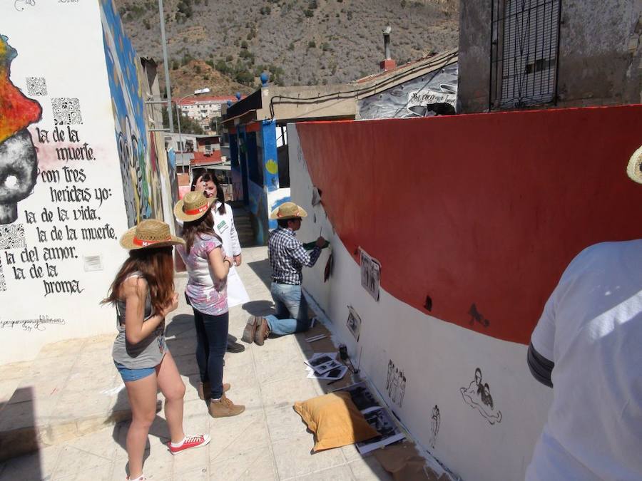 Murales en tributo al poeta cabrero en Orihuela