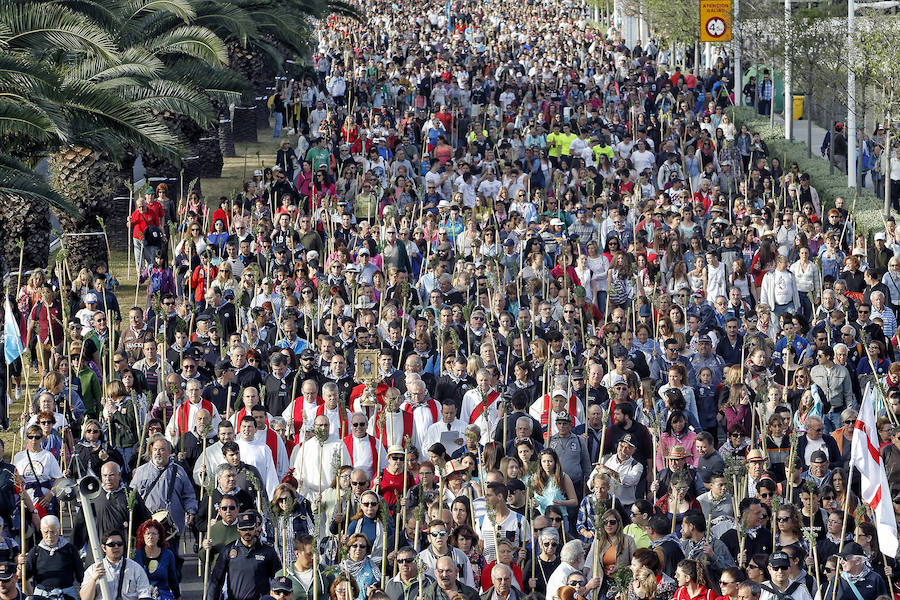 Miles de romeros participan en la Peregrina (I)