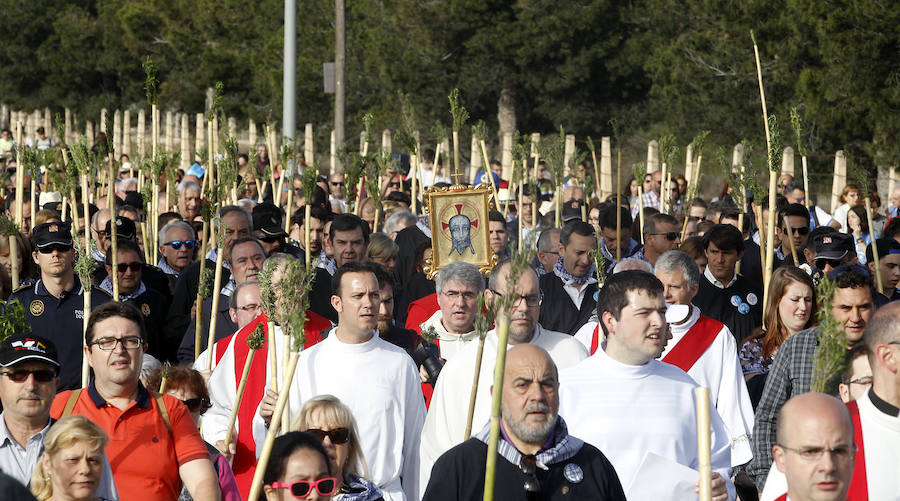 Miles de romeros participan en la Peregrina (I)