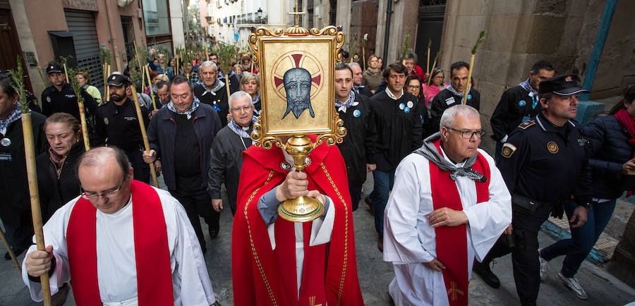 Miles de romeros participan en la Peregrina (II)