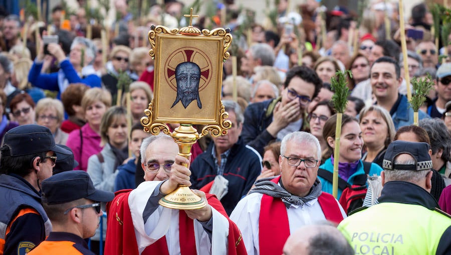 Miles de romeros participan en la Peregrina (II)