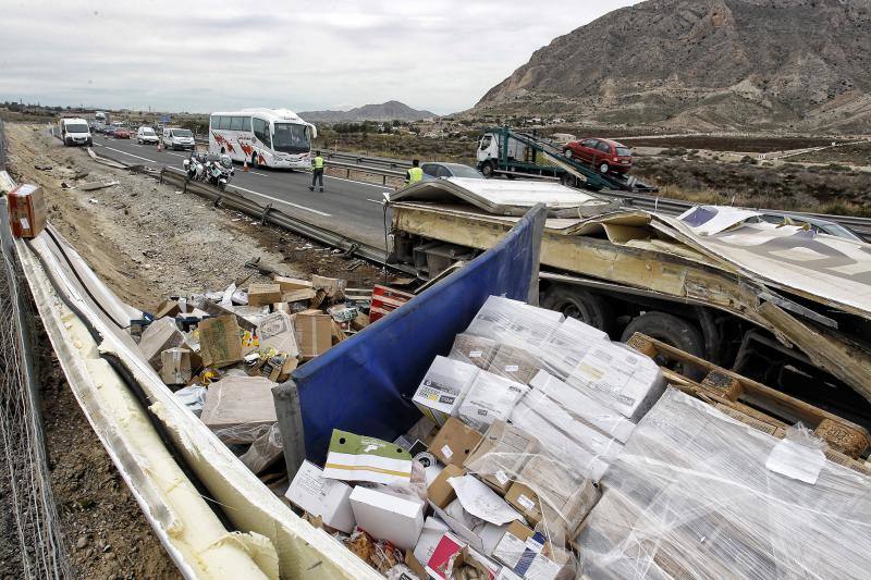 Un camionero grave tras el vuelco de su vehículo en la autovía A-31