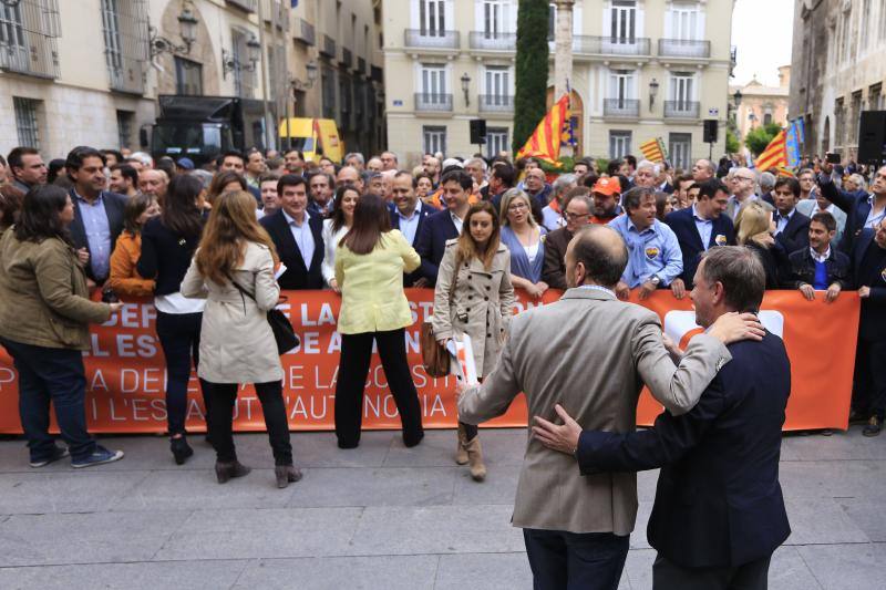 Concentración por la defensa de la Constitución y el Estatuto de Autonomía en Valencia