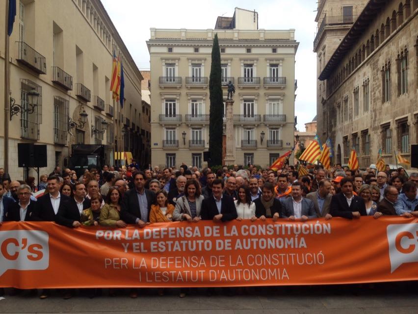 Concentración por la defensa de la Constitución y el Estatuto de Autonomía en Valencia