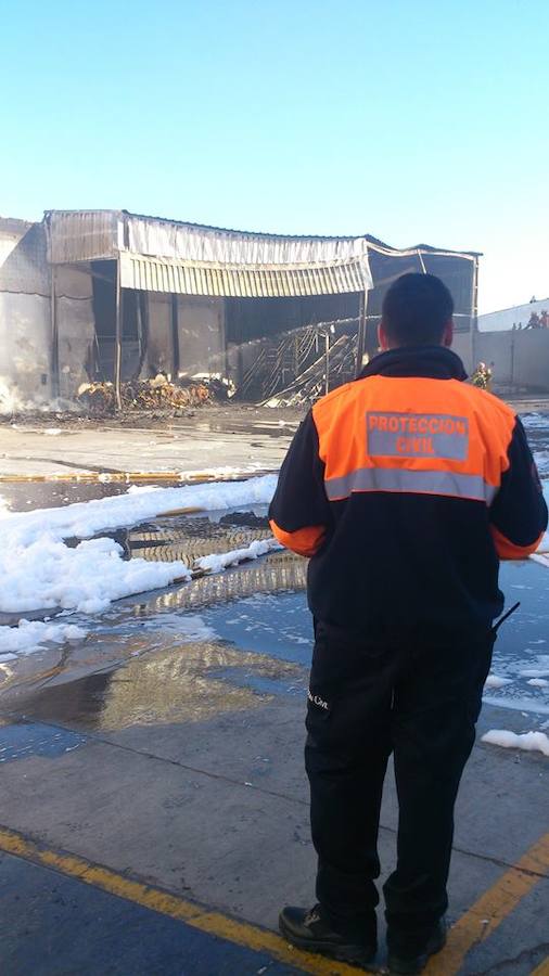 Incendio en un almacen de papel en Alboraya