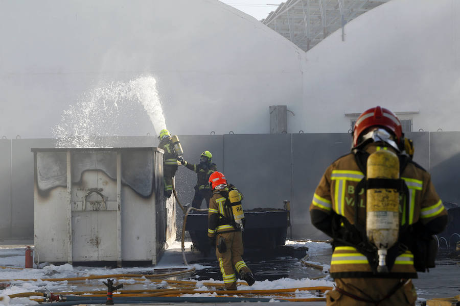 Incendio en un almacen de papel en Alboraya