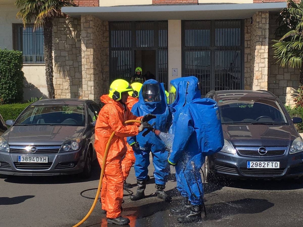 La fuga de ácido sulfúrico del Puerto de Valencia, en imágenes