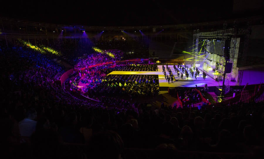 Noche de actuaciones y bailes en la Elección de la Bellea del Foc 2016