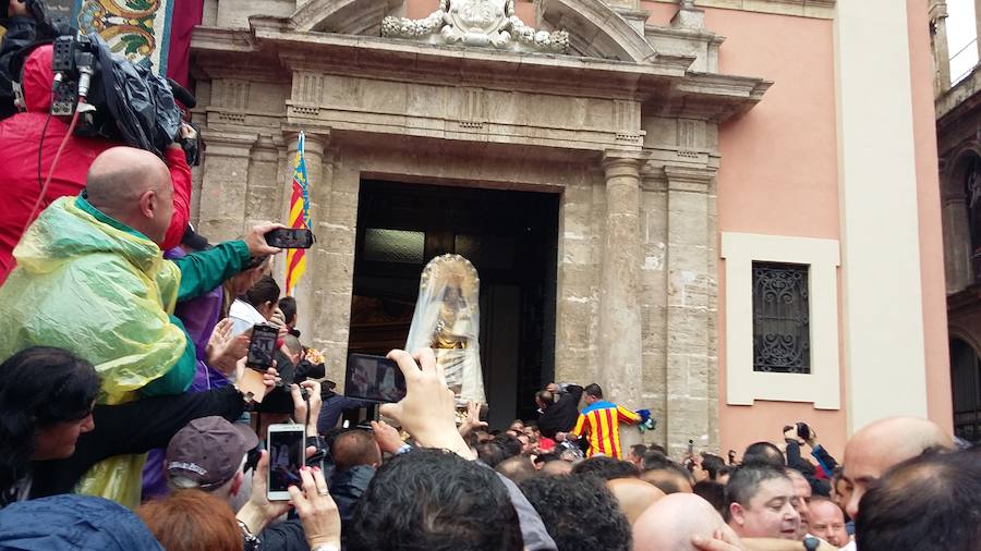 Valencia vive con fervor el Día de la Mare de Déu dels Desamparats