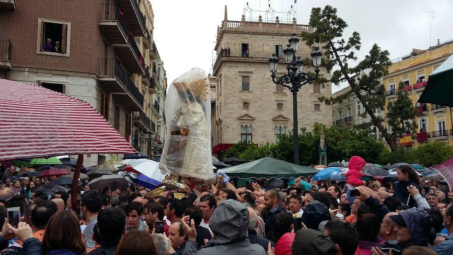 Valencia vive con fervor el Día de la Mare de Déu dels Desamparats