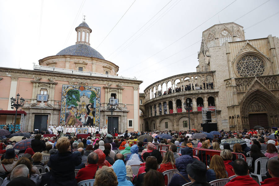 Valencia vive con fervor el Día de la Mare de Déu dels Desamparats