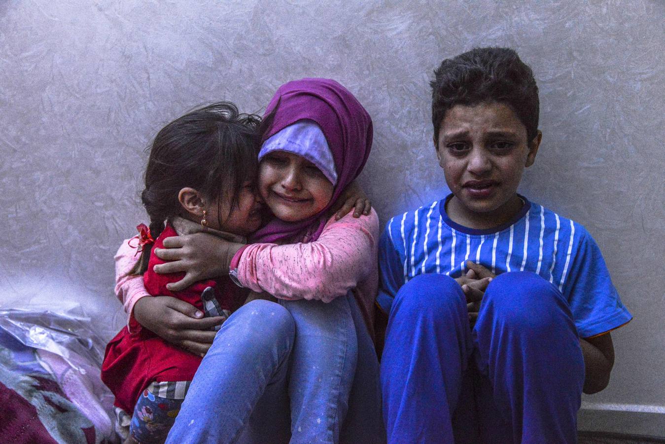 Niños llorando después de un bombardeo yihadista en Turquía.