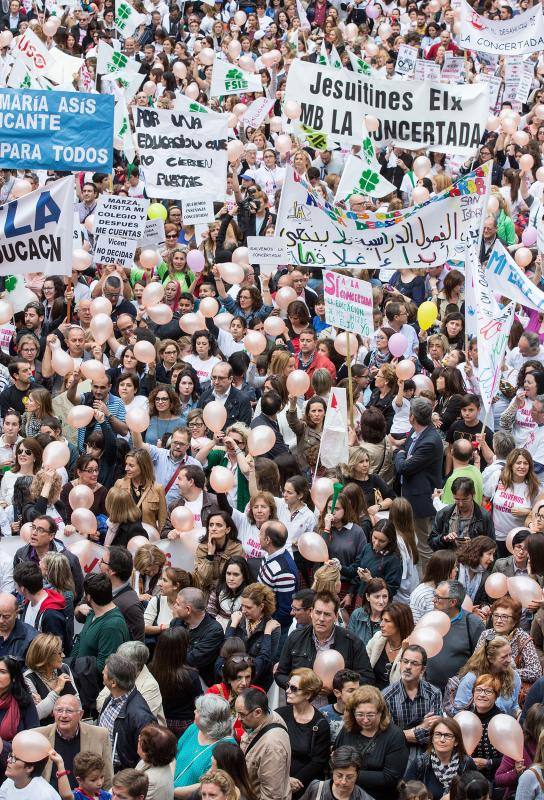 10.000 personas defienden la enseñanza concertada