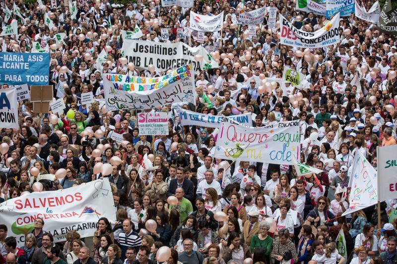 10.000 personas defienden la enseñanza concertada