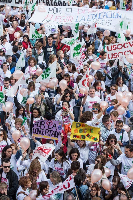 10.000 personas defienden la enseñanza concertada